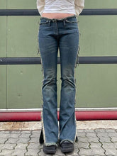 Blaue Bootcut-Jeans mit ungesäumten Kanten